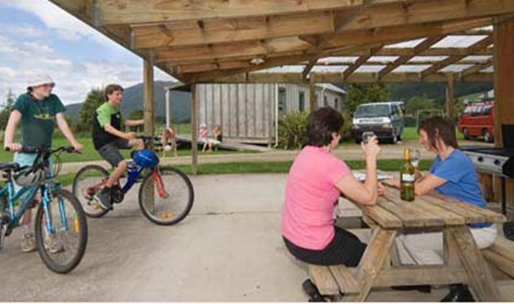 Smiths Farm Holiday Park Linkwater Exteriör bild